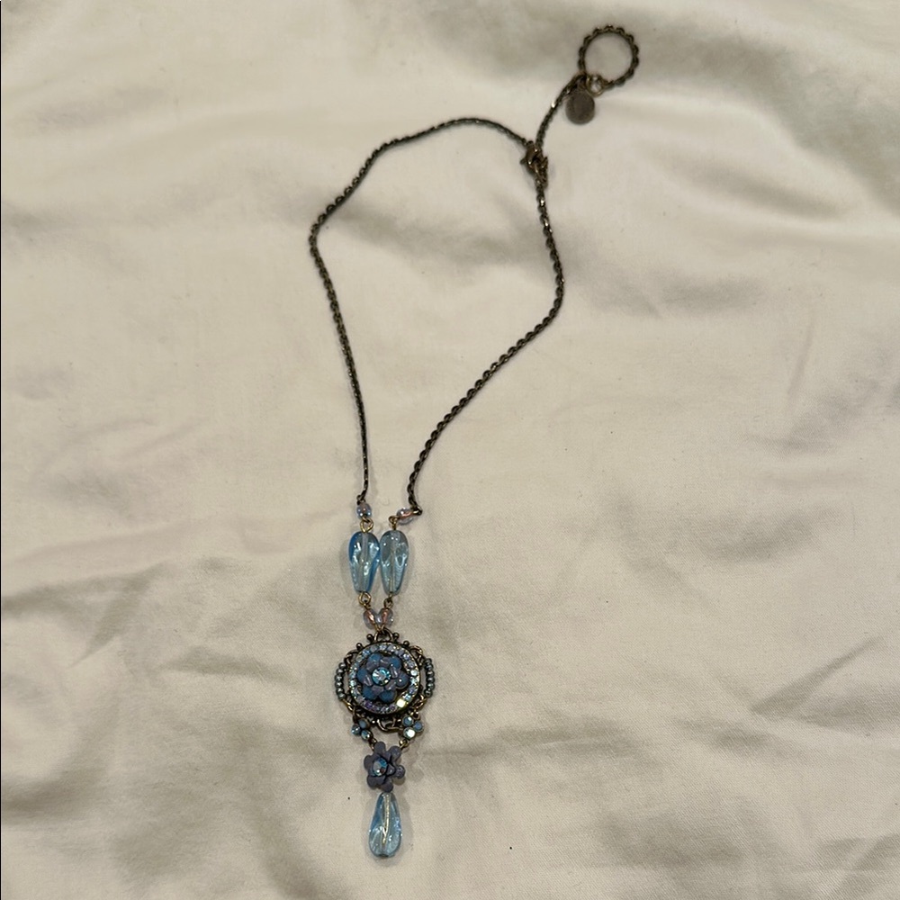 Elegant Blue Pendant Necklace